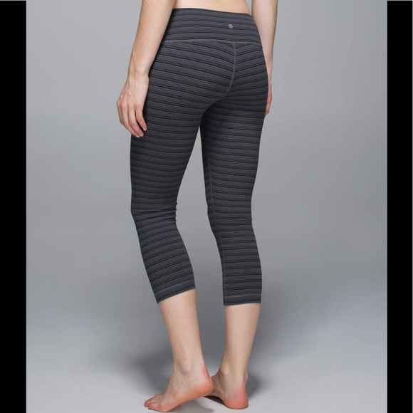Lululemon Wunder Under Leggings Crop 4 - Picture 3 of 9